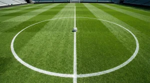 Escudo de la MLS sobre césped de un campo de fútbol profesional